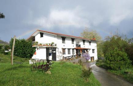 Balentziaga - Photo 1