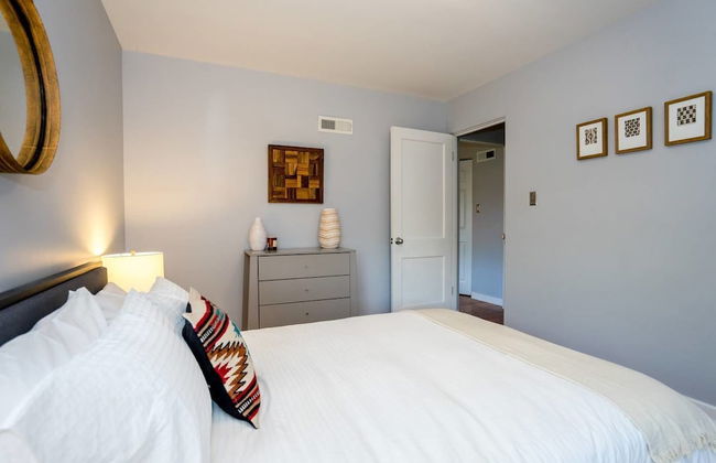 The Denver Den in Mayfair Park Enormous Backyard With Grill Sleeps 7 - Photo 2