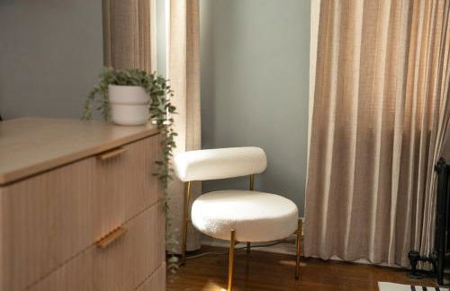 Uptown Funk Getaway with Parking & Walk To Stadiums, Nightlife - Foto 16