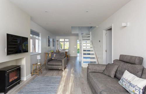 Modern Seaside House with Hot Tub - Foto 19