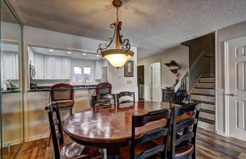 Lakefront Stillwaters Villa with Deck and Private Dock - Foto 10