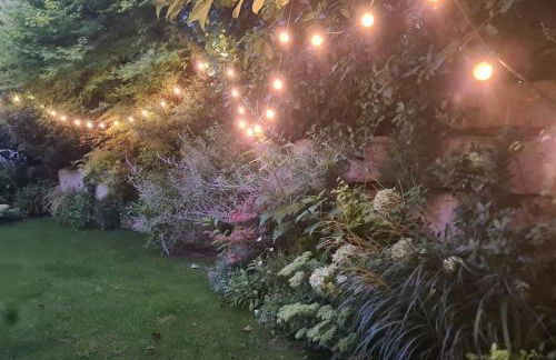 Exklusive Wohnung mit herrlicher Terrasse und Garten - Foto 13