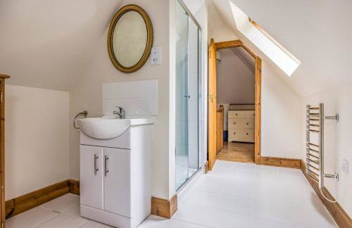 Charming Annexe Lodge with Parking - Pass The Keys - Foto 24