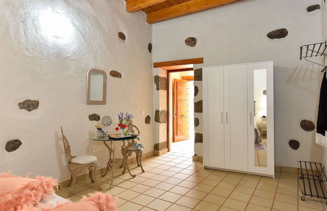 Authentic Holiday Home, Ground Floor Level, With Private Pool and Large Terrace - Foto 19