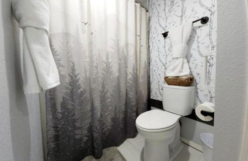 Cozy Lakeside Getaway - Outdoor Theater - Free Early Check-In- 4min to Silver Dollar City - Foto 39