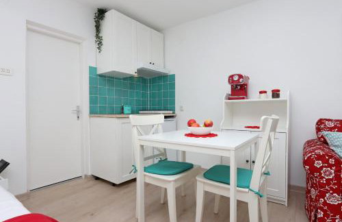 Sha La La - Charming, unique studio in a historic building next to a castle, WIFI, smart TV, washer-dryer - Photo 11