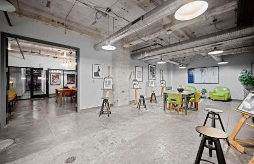 Luxury Downtown Loft Getaway with Gym, Pool, Game room - Foto 10