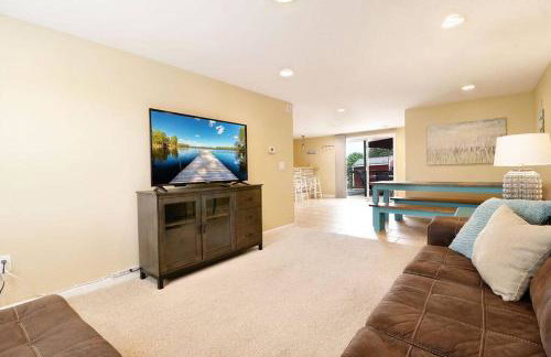 Chain O Lakes Nautical 4Bed 3Bath Waterfront with Bonus Room, Large Deck and Hot Tub - Foto 51