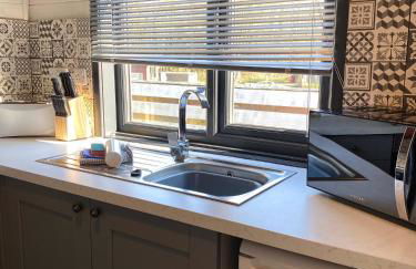 Otter 2 Lodge - Private Hot Tub- Dog Friendly - Wiltshire-Bristol - Foto 16