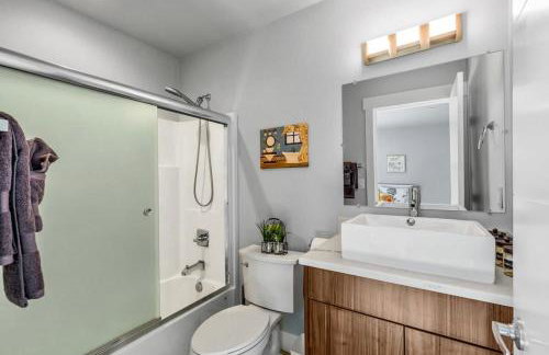 Modern Fortress w with 4 Decks AC in all rooms Gym - Foto 35