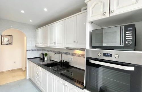 Beach Retreat 2 BR Apartment - Photo 6