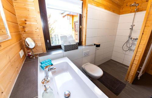 5 Sterne Ferienhaus Tommy mit Kamin, Seeblick und großer Terrasse - Foto 11