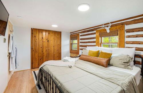 Modernized Log Cabin w Hot Tub Fire Pit & Views - Photo 16