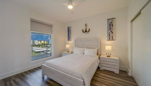Luxury Waterfront Penthouse with Amenities and Services - Foto 2