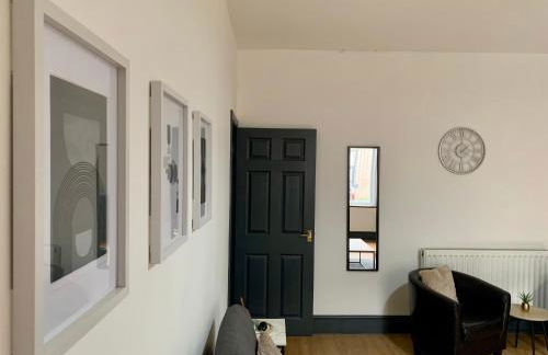 Cheerful - 3 Bed - Serviced Accommodation - In Heart of Northumberland - Sleeps 6 - Foto 8