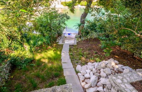 Beautiful Apartment In Klek With Wifi - Photo 17