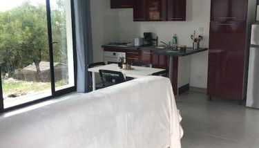 Charment logement avec parking et jardin privatif - Foto 3