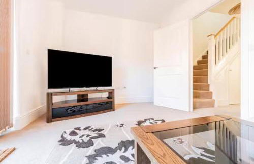Family-Friendly 4-Bedroom House in Moston with Parking and Garden - Foto 11