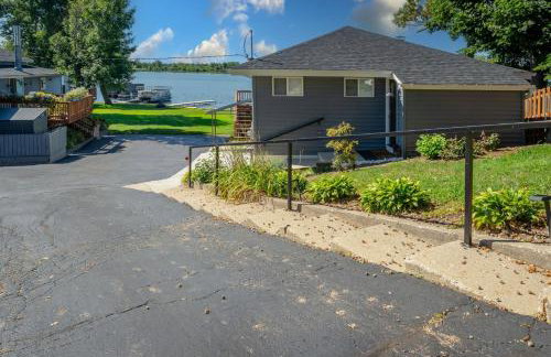 3Bed 2Bath Luxury Lake House on Myers Bay Private Pier Beach Firepit and Deck - Foto 60