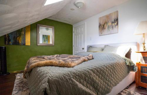 Walk Everywhere | 2-Bedroom House w/ Backyard - Foto 18