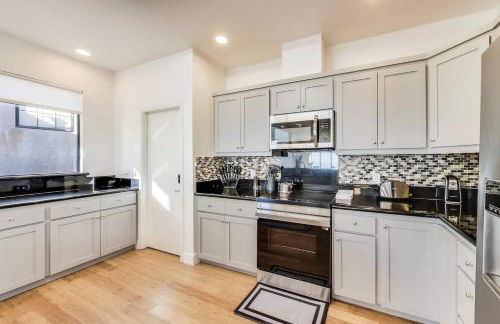 Luxurious Hillside Home wAC & Gorgeous SF Views! - Foto 26