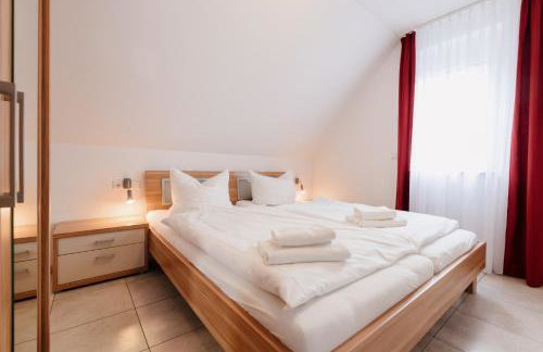 7SCHWABEN - 7 vollausgestattete Wohnungen unter einem Dach mitten in Bad Urach - Küche - Bad - WLAN - Waschmaschine - kostenloses Parken - E-Bike-Garage mit Ladestation - Altstadt, Bus, Bahn, E-Ladestation unter 5 Min - barrierefrei - rollstuhlgerecht - Foto 38