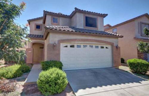 Gorgeous Abode 3 Bedrooms Hide-out in Mesa - Photo 11