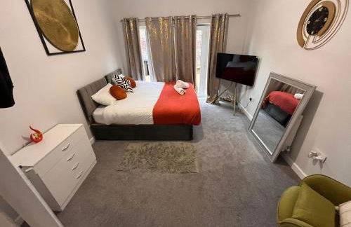 2 Bed Ground Floor Apt - outdoor access in Strood F2 - Photo 19