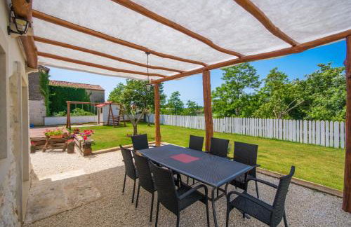 Villa Milena, a Rustic Summer Haven with Pool, Pets Welcome! - Foto 17