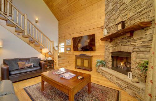 Maggie Valley Cabin with Private Hot Tub and Game Room - Foto 4