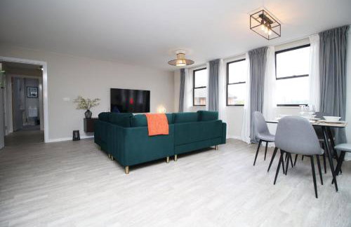 Elegant 2BR w/ Pool Table in Prime Location - Foto 3