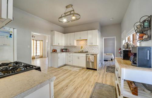 Dolorable Home with Yard - Walk to River! - Foto 11