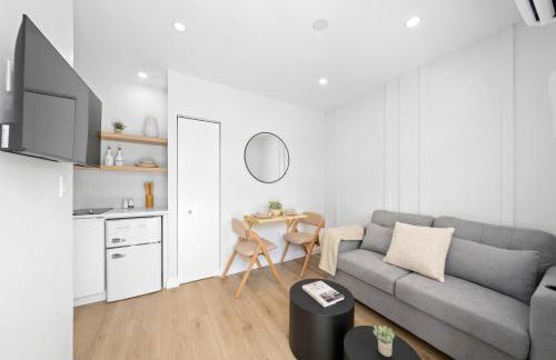 M Lake Worth Beach - Modern Villas Near West Palm Beach, Chic Retro Vibes, King Bed, Cozy Backyard, BBQ, Workspace, High-Speed Internet, Free Parking, 5 Minutes to Downtown & Beach - Foto 77