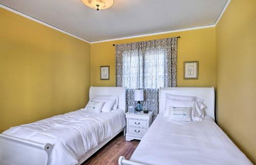 The Castle Hacienda Heights Home with Patio and Pool - Foto 22