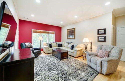 Home in Bella Vista with Deck and Lake Windsor Views! - Foto 12