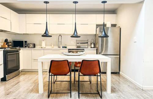 Bright 2-BR Home Near LAX with Shared Yard - SH2-LAD - Foto 8