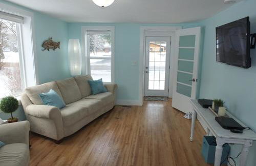 Beach Town Escape - Newly-Remodeled & Gorgeous! - Photo 16