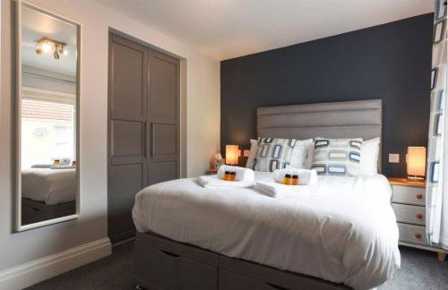 Air Maison - Family Home with Off-Road Parking - Photo 6