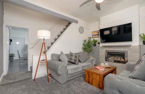 Family-Friendly 2-Bed Home with Games & Fireplace - Foto 1