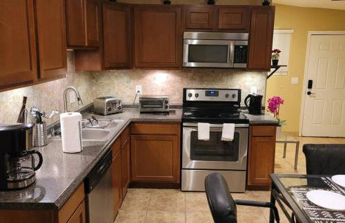 3 Bedroom, 2 Bath Whole House, ASU, Tempe, Scottsdale on Light Rail - Photo 20