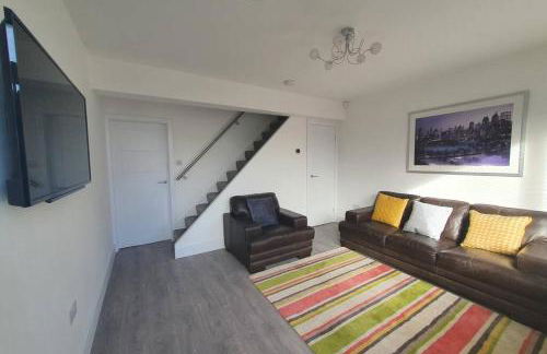 Oole 2 bed & en-suites house with parking near beach - Foto 10