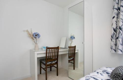 Charming Home - Free Parking - Private Garden - Pass the Keys - Foto 31