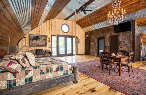 Petting Zoo! Hot Tub, 15 acres, stream & Romance! - Foto 33