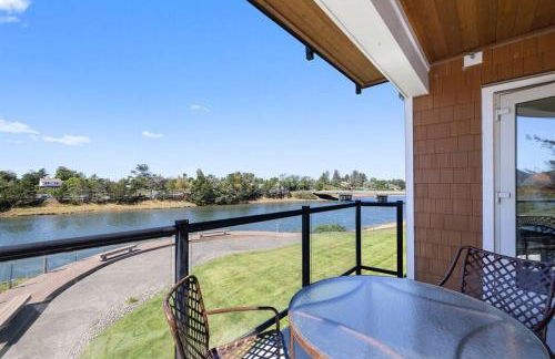 Seaside Waterfront condo walking to downtown and beach - Foto 14