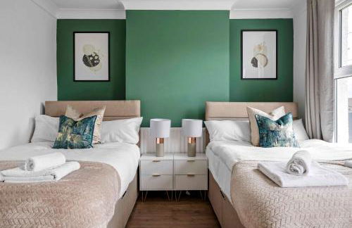 Parea Living - Hackney, 4-Bedroom Victorian House w Big Garden - Foto 13