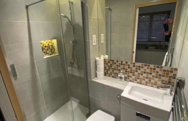 Spacious Modern Garden Family Home - Photo 8