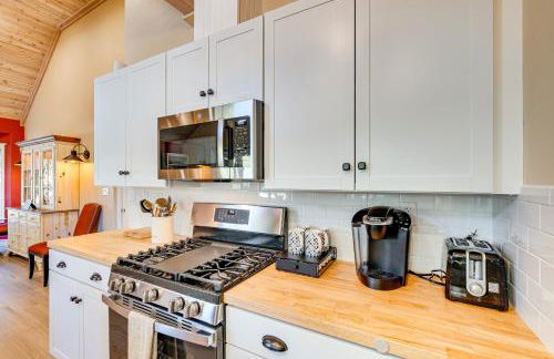 Auburn Farmhouse with Fireplace, Close to Wineries - Foto 10