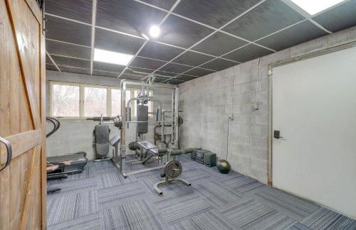 Beckley Studio with Private Hot Tub and Home Gym! - Foto 15