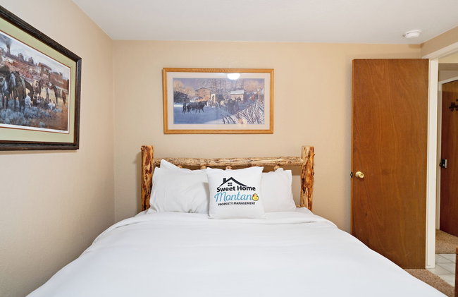 Trapper 8: Cozy 4-Bedroom Condo, 1 Minute to Yellowstone, perfect for 8 guests. - Foto 8