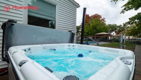 4 Bedroom Pool and Hot Tub Home Near Cleveland - Foto 2